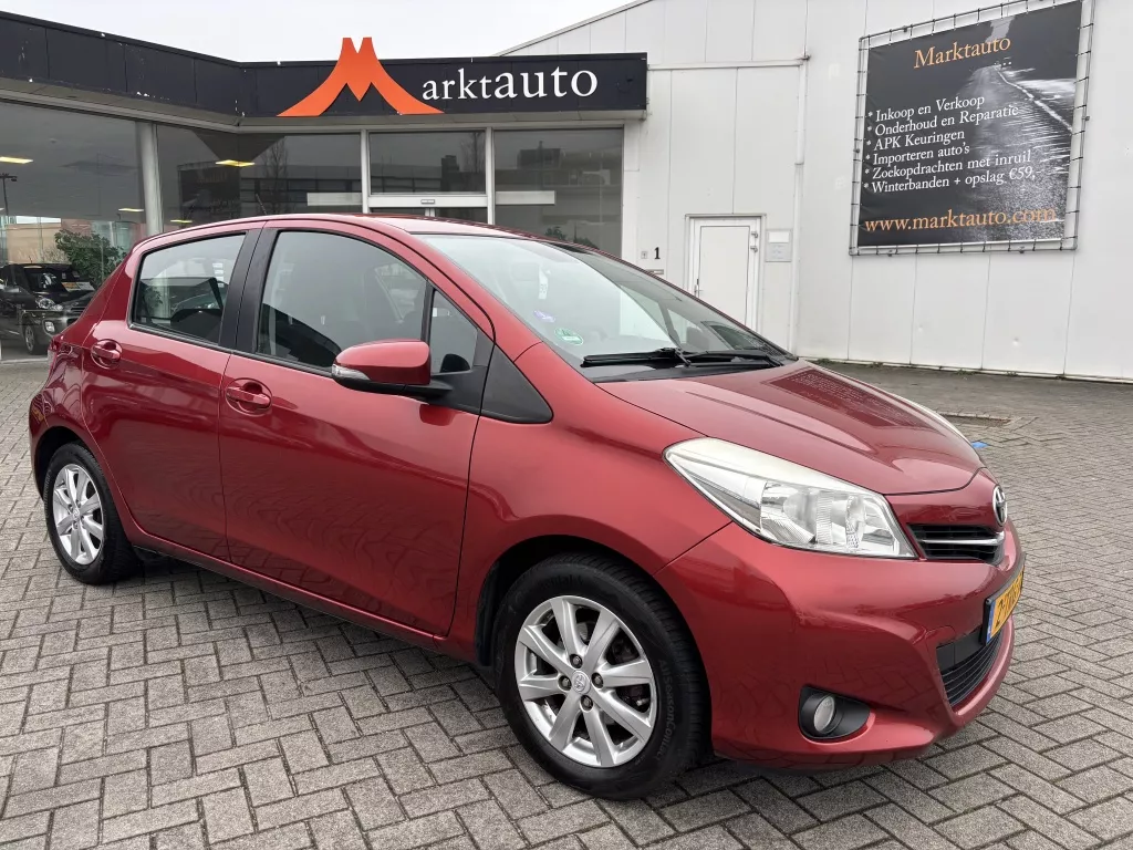 Toyota Yaris 1.0 VVT-i Aspiration met Trekhaak en ijskoude airco!