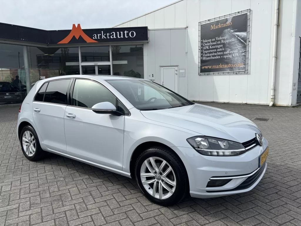 Volkswagen Golf 1.0 TSI Comfortline Navi Bluetooth Trekhaak Parkeersensoren