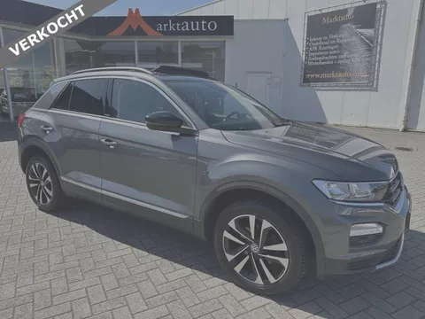 Volkswagen T-Roc 1.5 TSI IQ Drive Panorama Carplay Trekhaak VERKOCHT