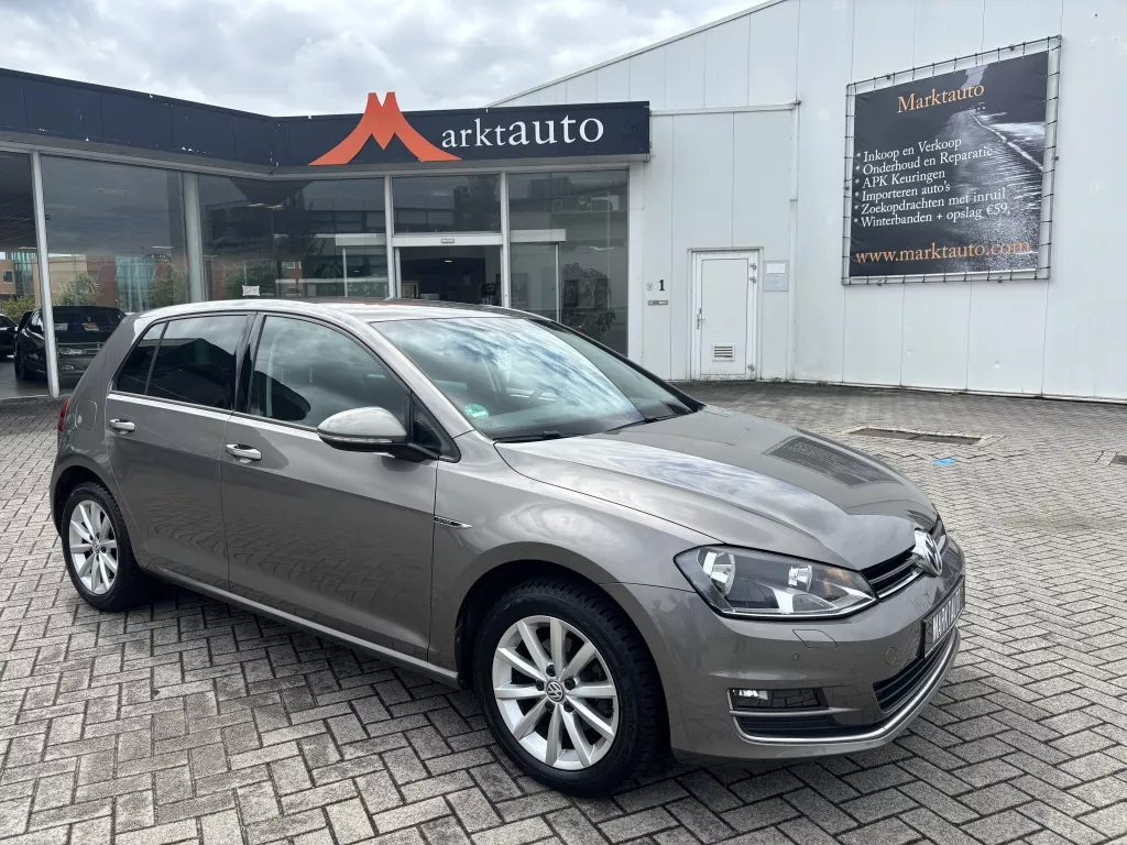 Volkswagen Golf 1.2 TSI Lounge Climate Cruise Trekhaak Stoelverwarming