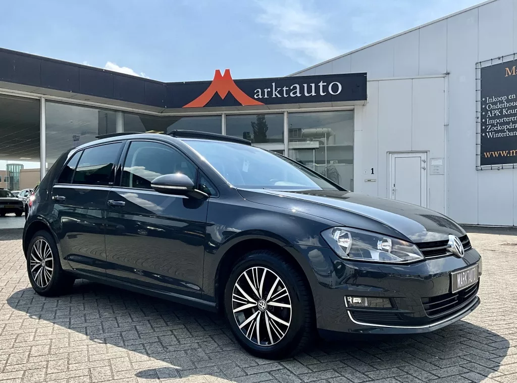 Volkswagen Golf 1.2 TSI Allstar BlM Pano Camera PDC Cruise Climate