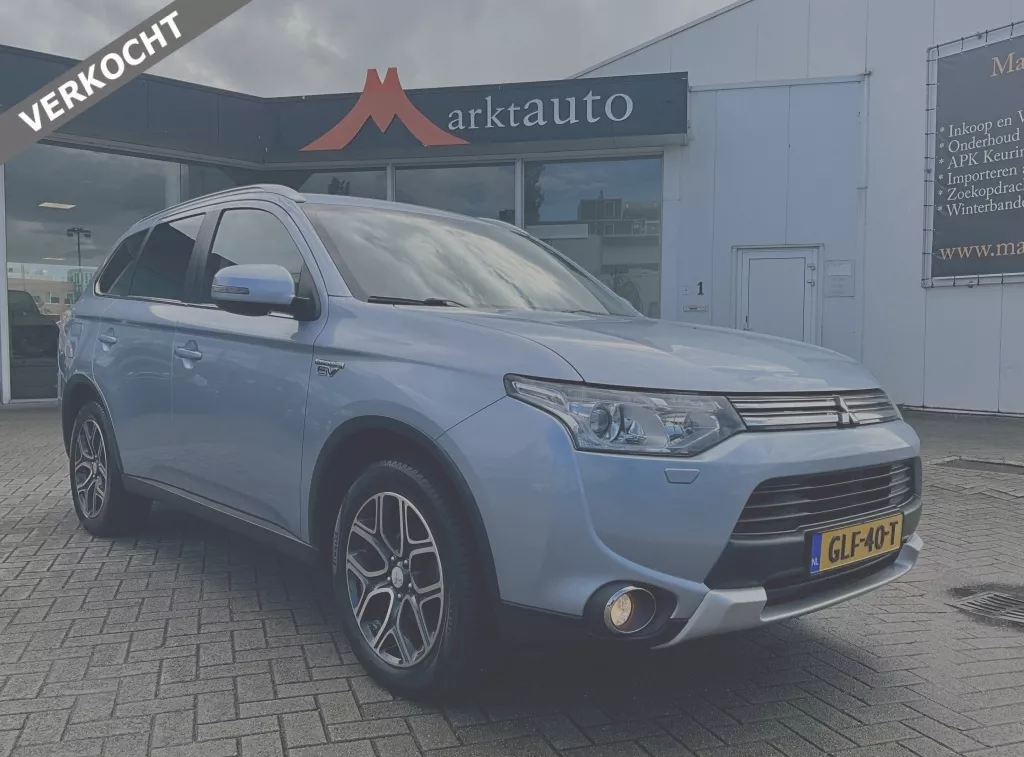 Mitsubishi Outlander 2.0 PHEV Instyle+ 4WD Camera Open Dak Trekhaak Navi VERKOCHT